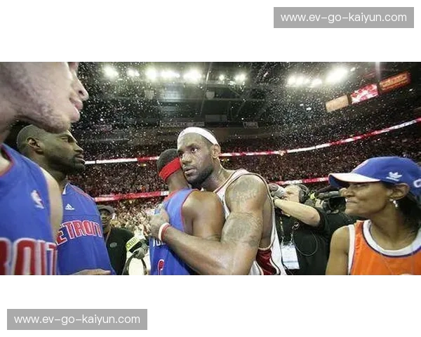 麦迪逊广场花园的“金色暴雨”：回望2013尼克斯勇士之战，那是库里封神的前夜